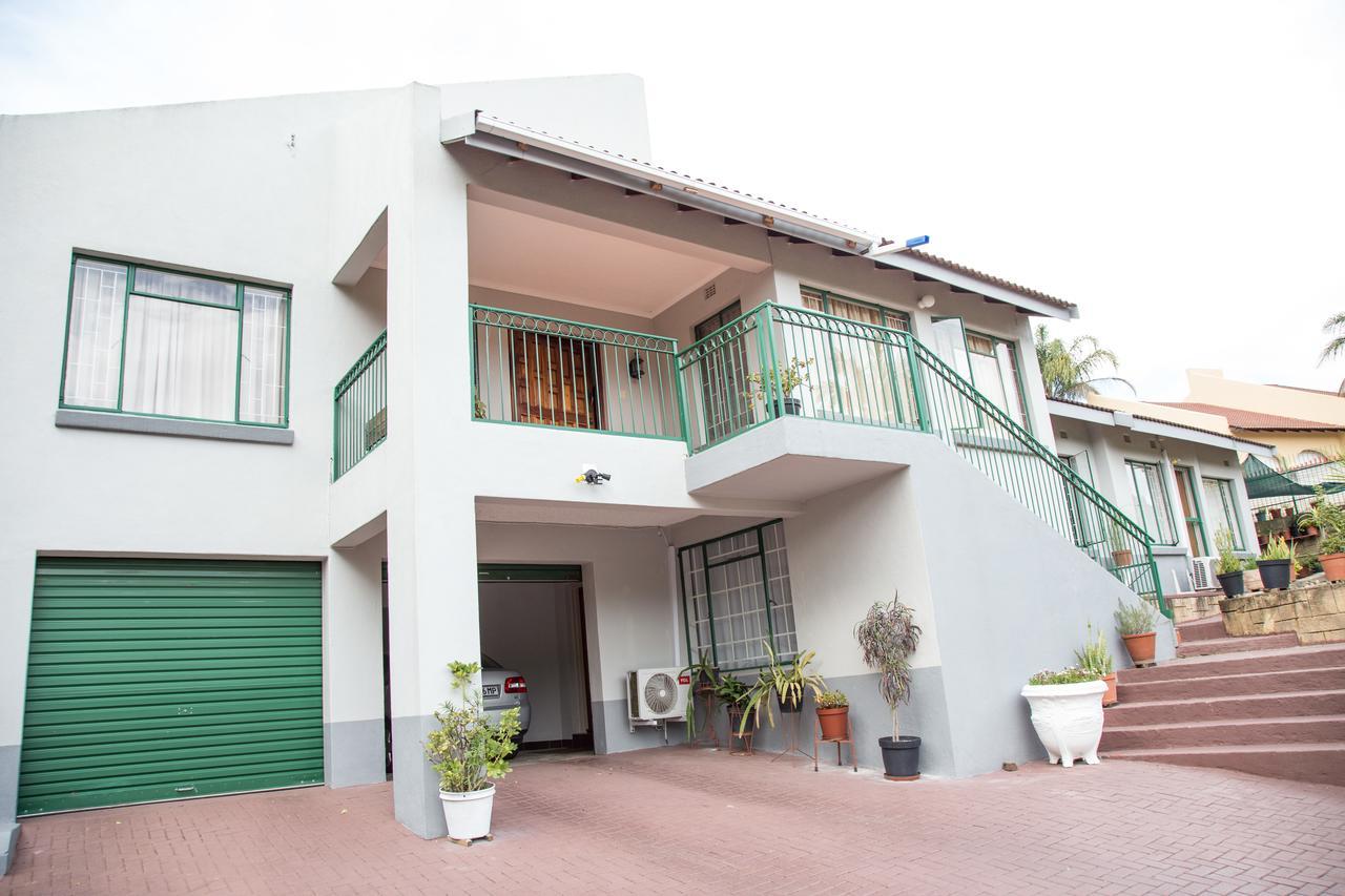 29 Polvy Street Hotell Mbombela Exteriör bild