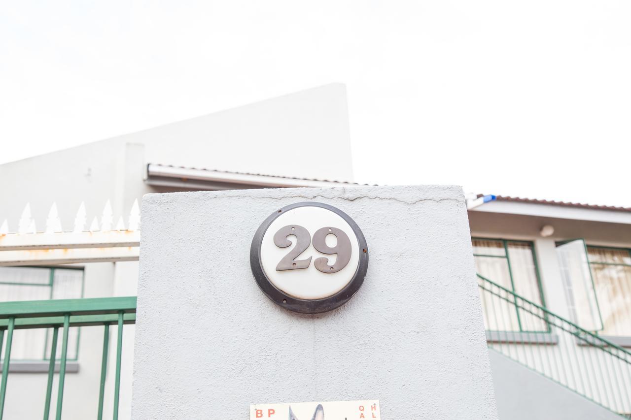 29 Polvy Street Hotell Mbombela Exteriör bild