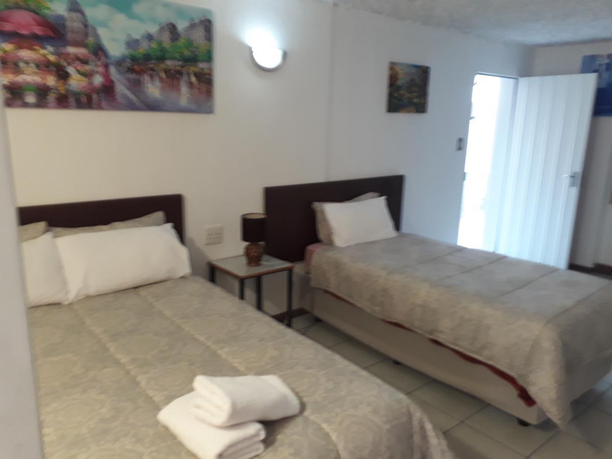 29 Polvy Street Hotell Mbombela Exteriör bild